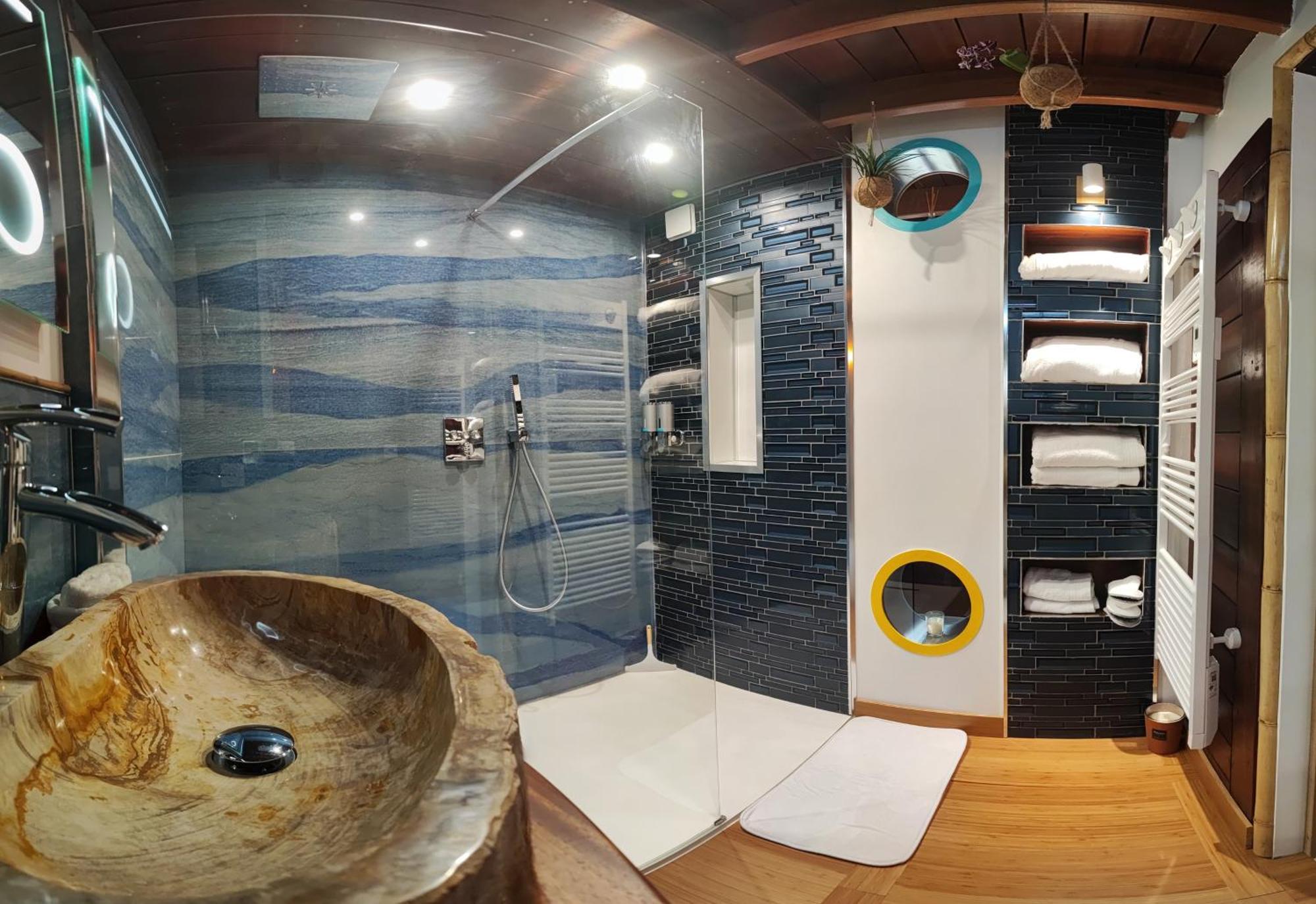 La Kaz Rhumantique Sauna And Spa Privatif La Rivière-Saint-Sauveur Kültér fotó